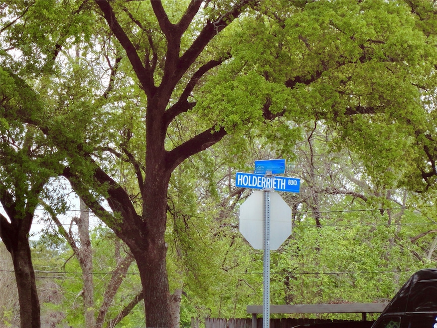 RESIDENTIAL LOT IN HEART OF TOMBALL...