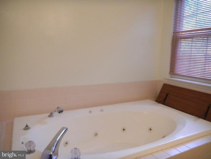 6918 Garland Ln, Columbia, MD 21045 - photo 1