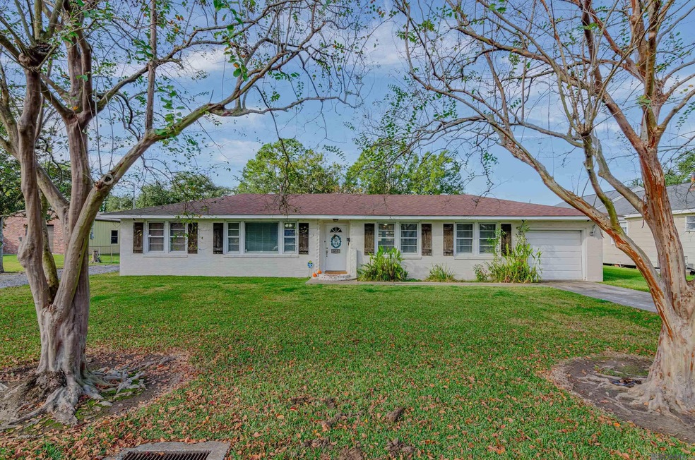 655 7th St, Port Allen, LA 70767 - photo 1