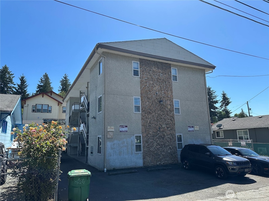 Pending $899,999 • Co-Listing Agent