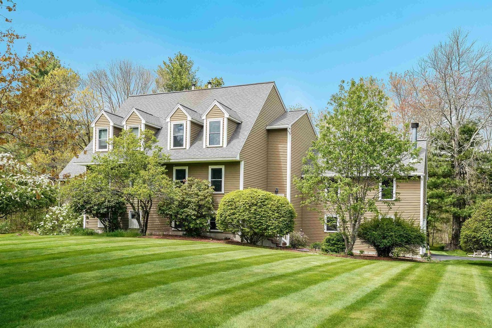 6 Quincy Rd unit B, Londonderry, NH 03053 - photo 1