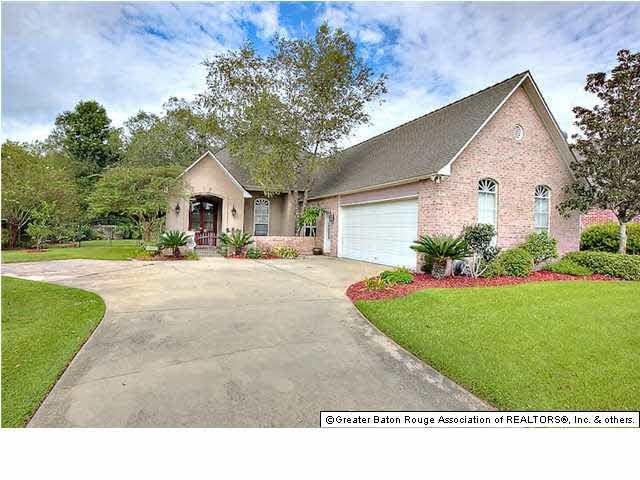 Arrive at this East Meadow home in Zachary and be 