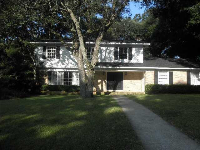 958 Highpoint Dr W, Mobile, AL 36693 - photo 1