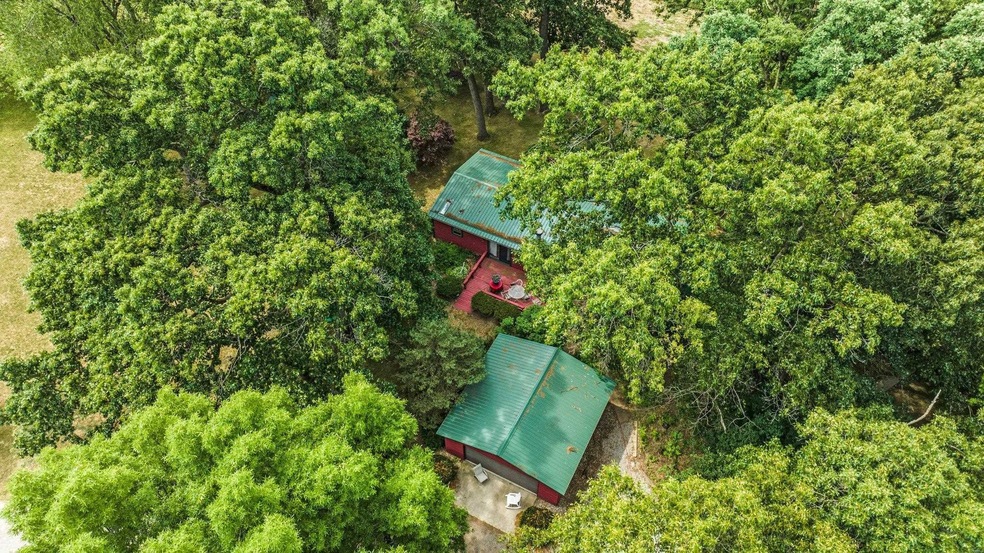 449 N 900 W, Angola, IN 46703 - photo 1