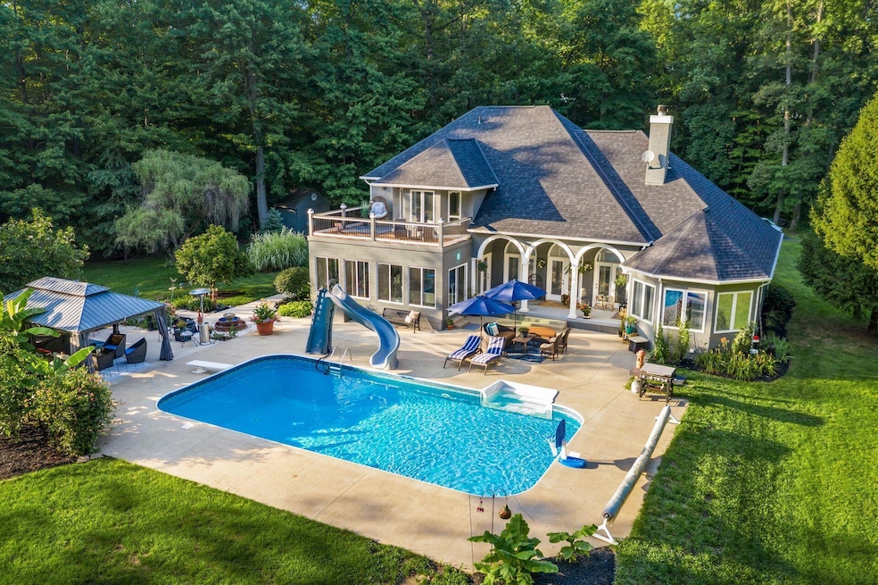 PRIVATE BACKYARD OASIS