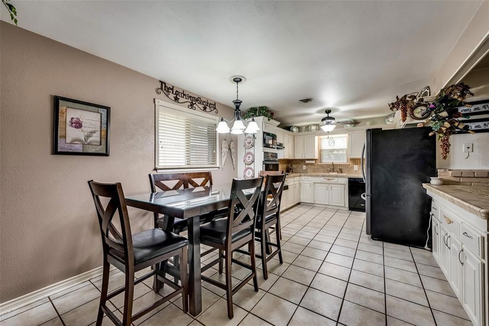 728 Edgehill Dr, Hurst, TX 76053 - photo 1