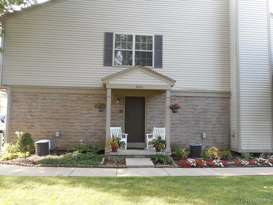 2 Bedroom, 2 Bath Condo well landscaped, with priv