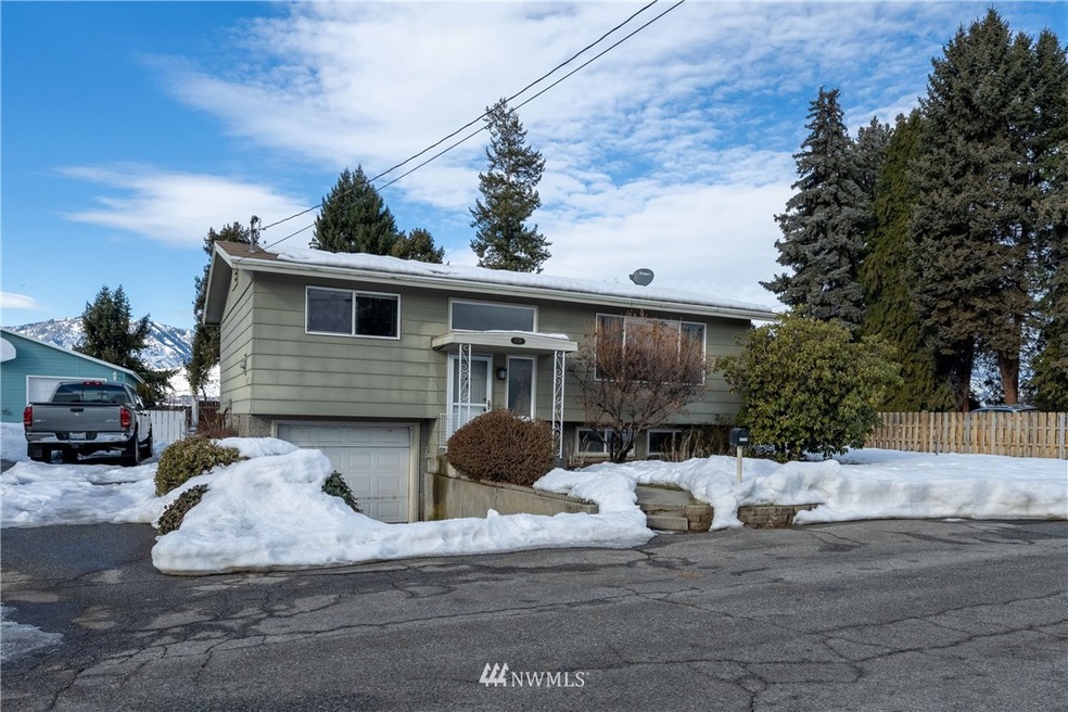 1338 N Ashland Ave, East Wenatchee, WA 98802 - photo 1