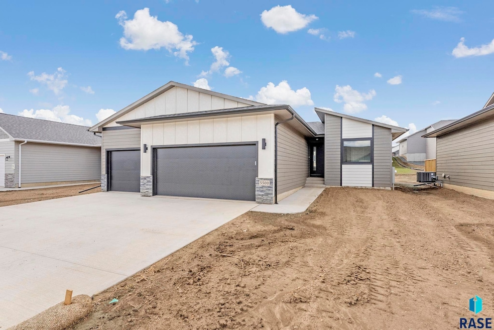 5500 E Brennan Dr, Sioux Falls, SD 57110 - photo 1