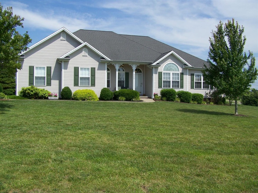 922 Milward Dr, Harrodsburg, KY 40330 - photo 1