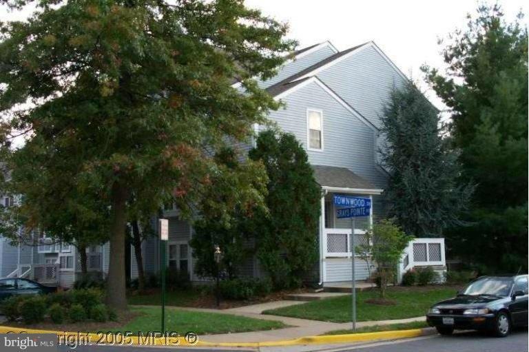 12887 Grays Pointe Rd unit 12887C, Fairfax, VA 22033 - photo 1