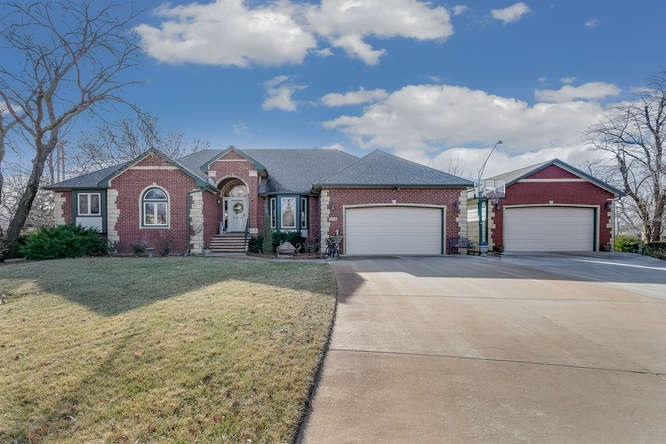 3,538 s.f. and 7 car garage!