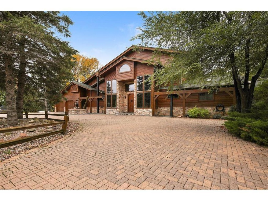 One of a kind Big Fish Lake Showcase!