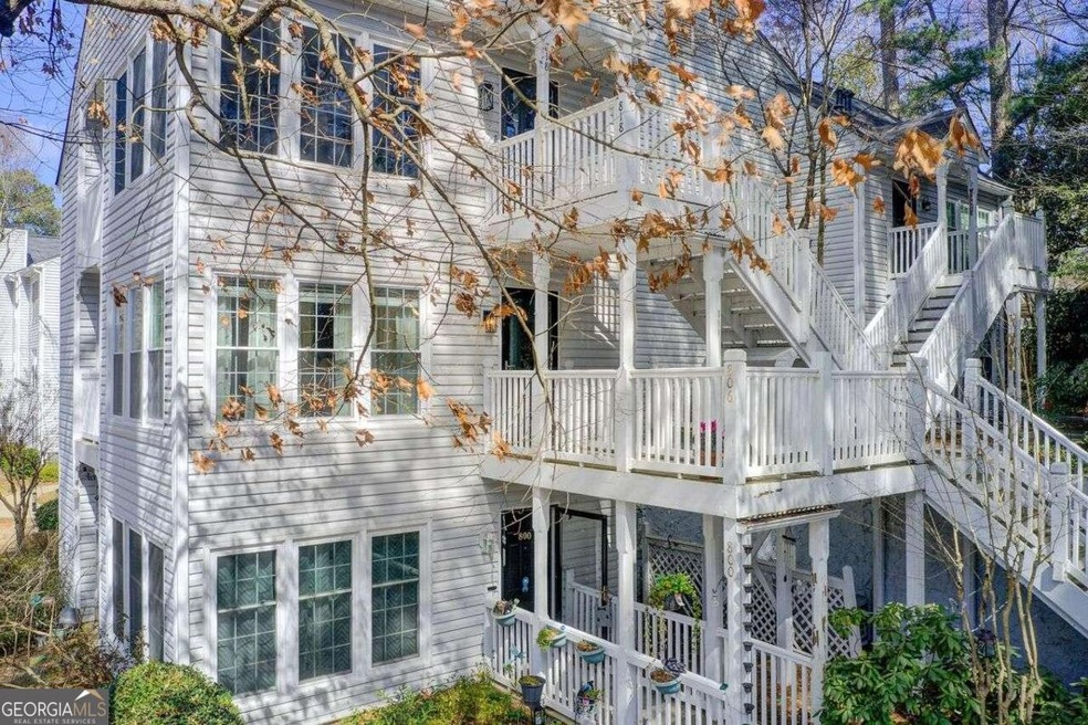 Beautiful End Unit and front entrance stairs for a