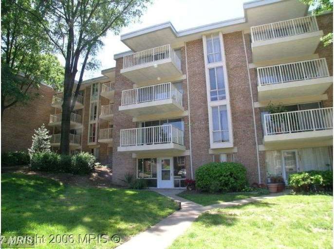 2653 Redcoat Dr, Alexandria, VA 22303 - photo 1