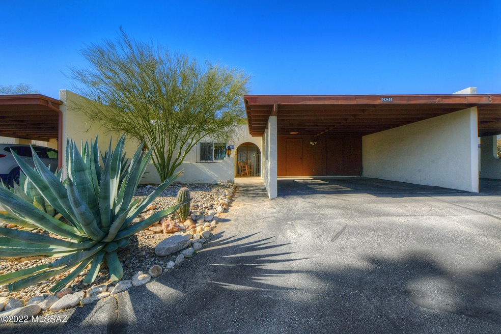 4831 N Via Entrada
