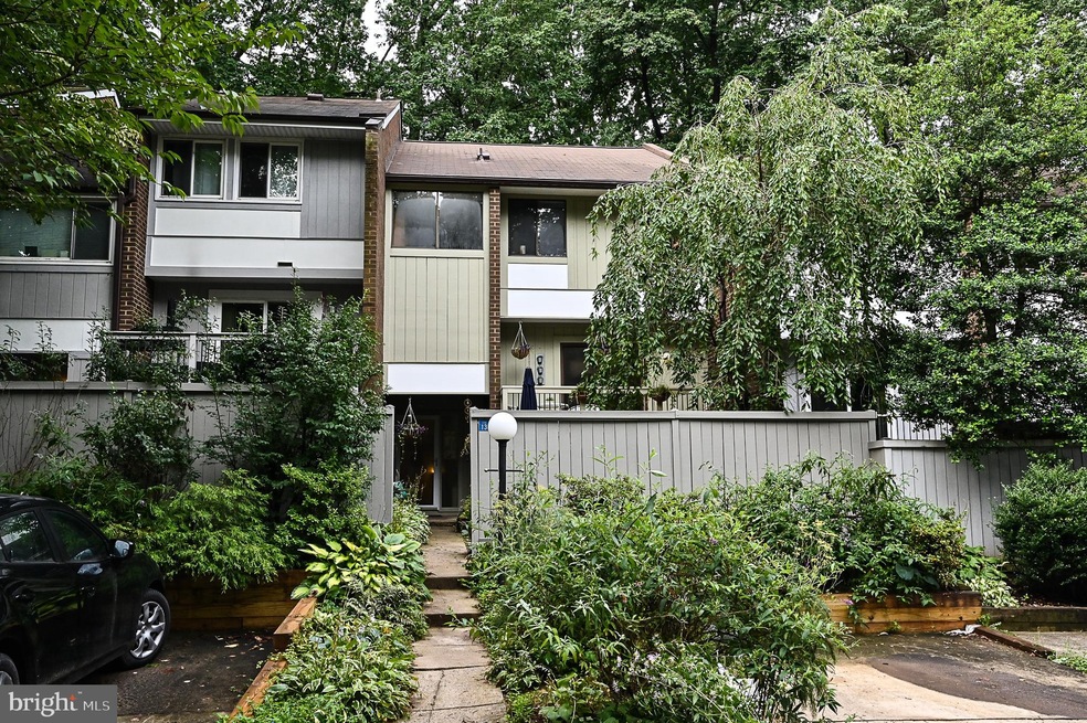 12013 Insha Ct, Reston, VA 20191 - photo 1