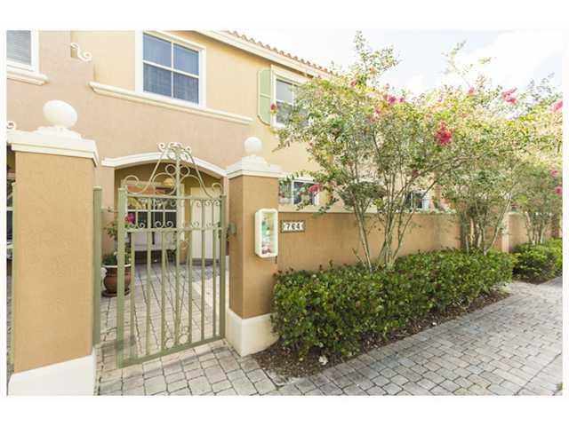 764 SW 106th Ave, Pembroke Pines, FL 33025 - photo 1
