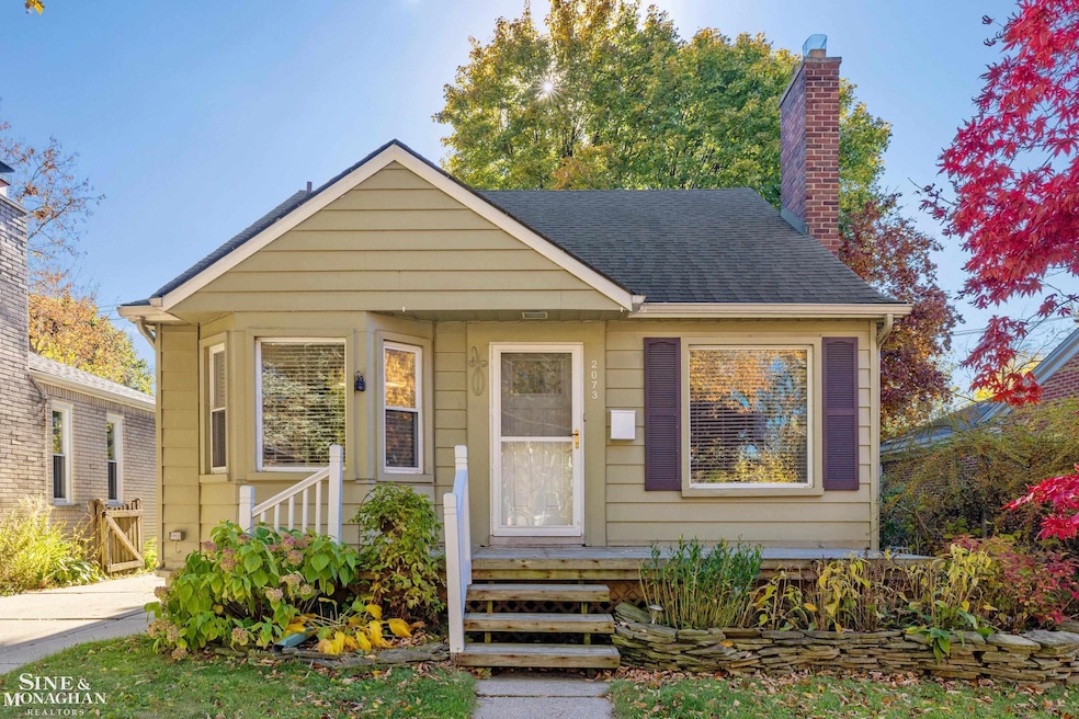 2073 Hampton Rd, Grosse Pointe Woods, MI 48236 - photo 1