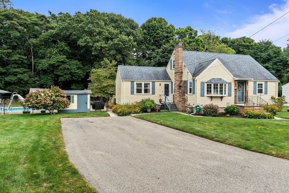 29 Blossom Ln, Weymouth, MA 02188 - photo 1