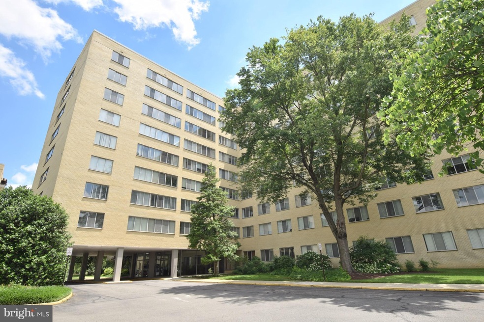 River Towers unit 903, Alexandria, VA 22307 - photo 1