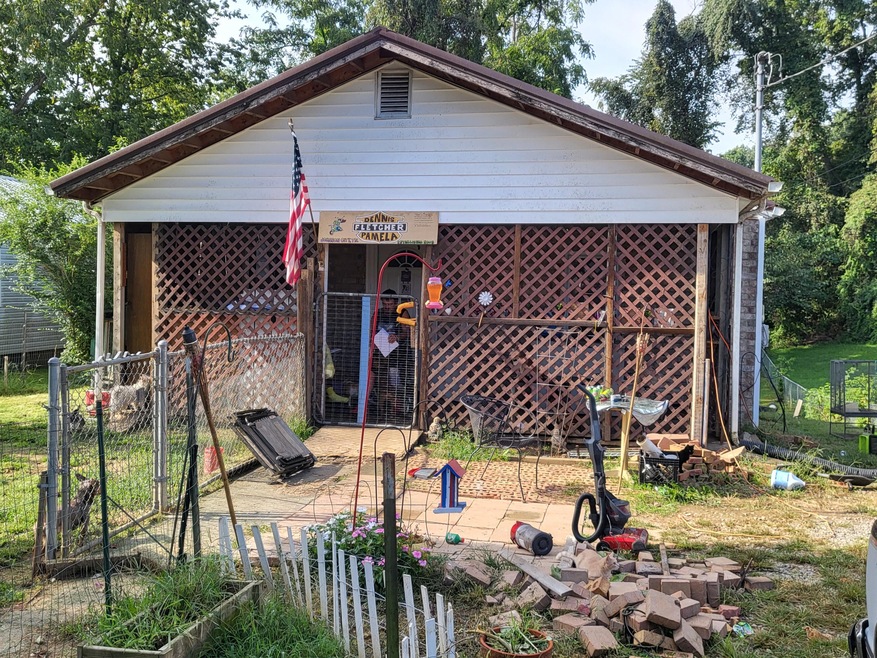 925 Hopson St, Johnson City, TN 37601 - photo 1