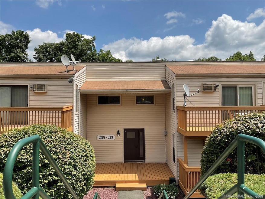 212 Woodland Dr, Cromwell, CT 06416 - photo 1