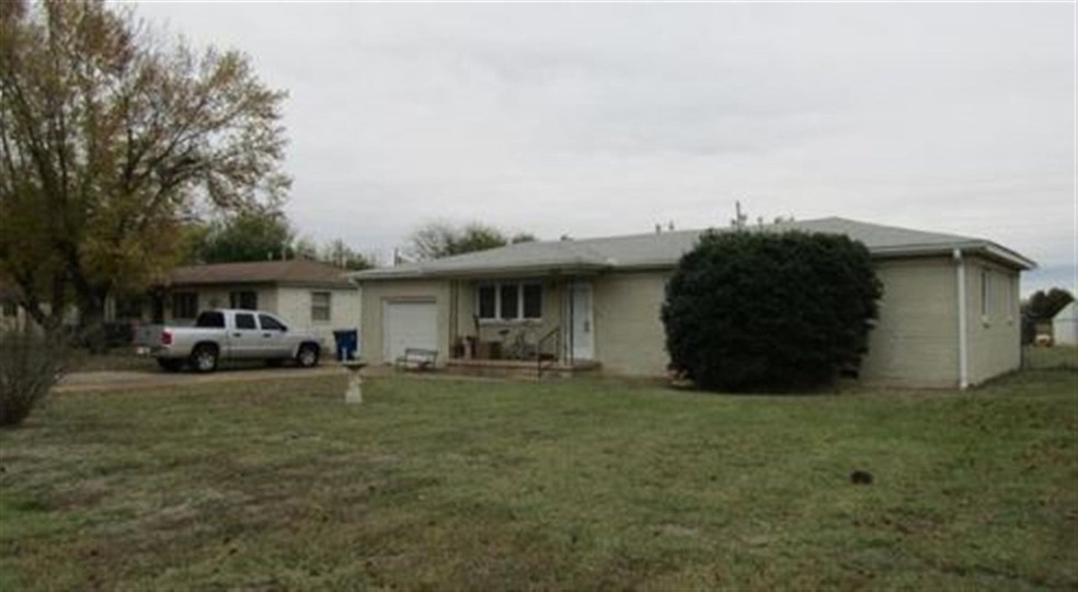 102 N Eastland Dr, Duncan, OK 73533 - photo 1