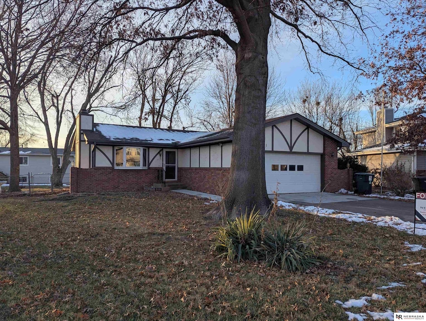 5613 Briarpatch Cir, Lincoln, NE 68516 - photo 1