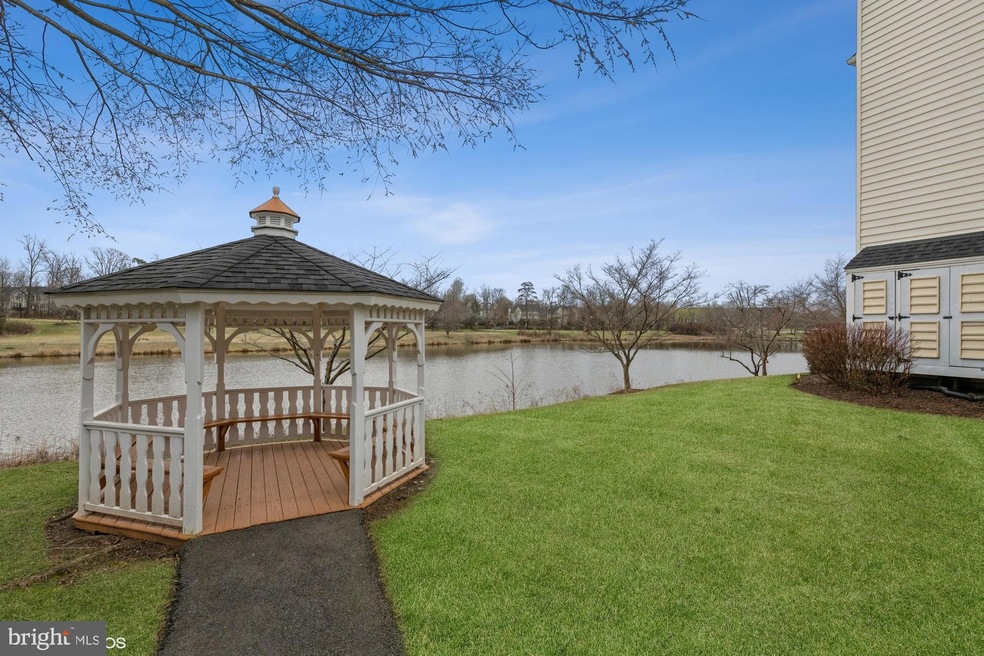 25340 Lake Mist Square unit 301, Chantilly, VA 20152 - photo 1