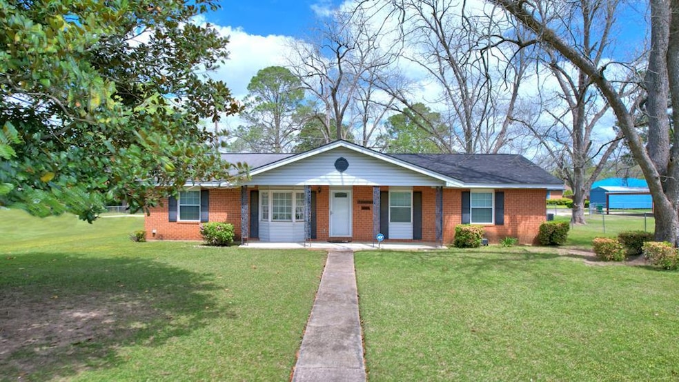 2109 Techwood Dr, Albany, GA 31707 - photo 1