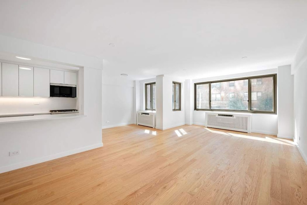 For Sale $929,000 • Co-Listing Agent