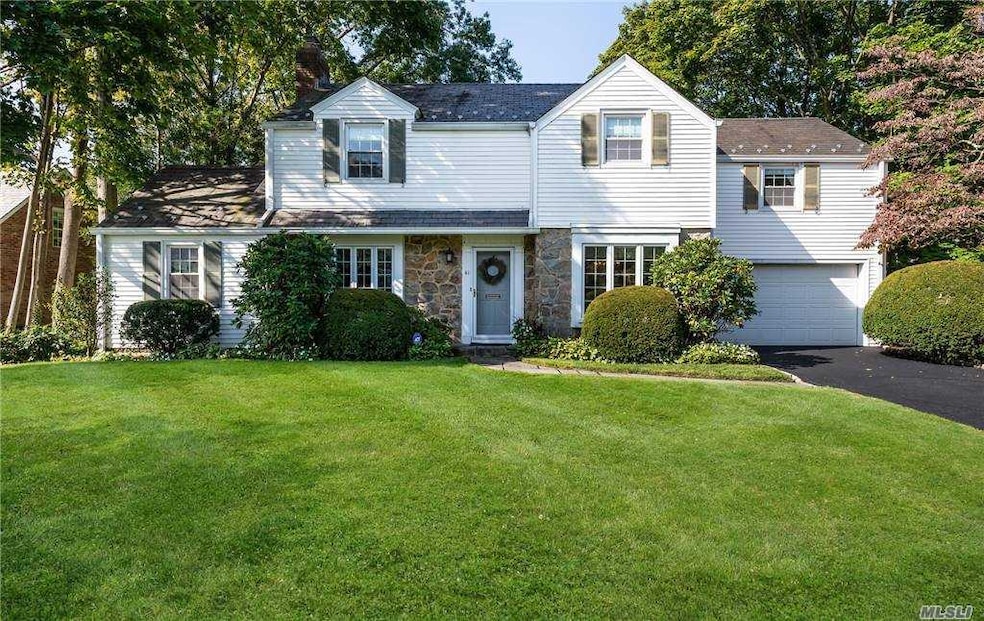 41 Waldo Ln, Manhasset, NY 11030 - photo 1