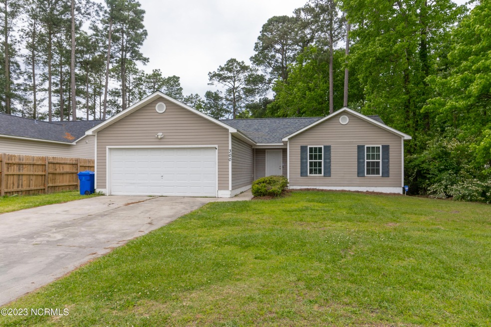 300 Parkwood Dr, Jacksonville, NC 28546 - photo 1