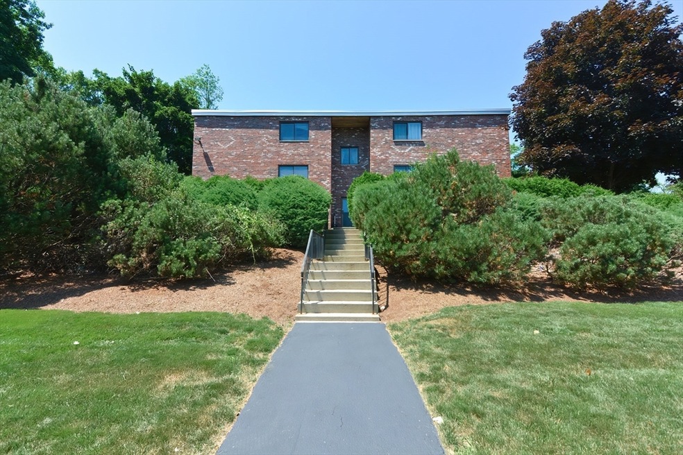 Milliken Hills Condominiums unit 6, Franklin, MA 02038 - photo 1