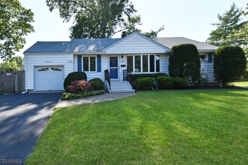 686 Victoria Ave, Paramus, NJ 07652 - photo 1