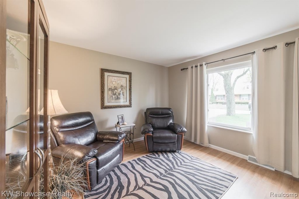 4060 Circle Blvd, West Bloomfield, MI 48323 - photo 1