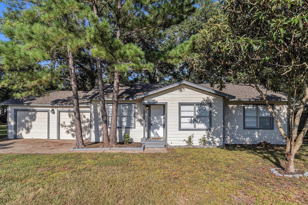 3815 Commerce St, Damon, TX 77430