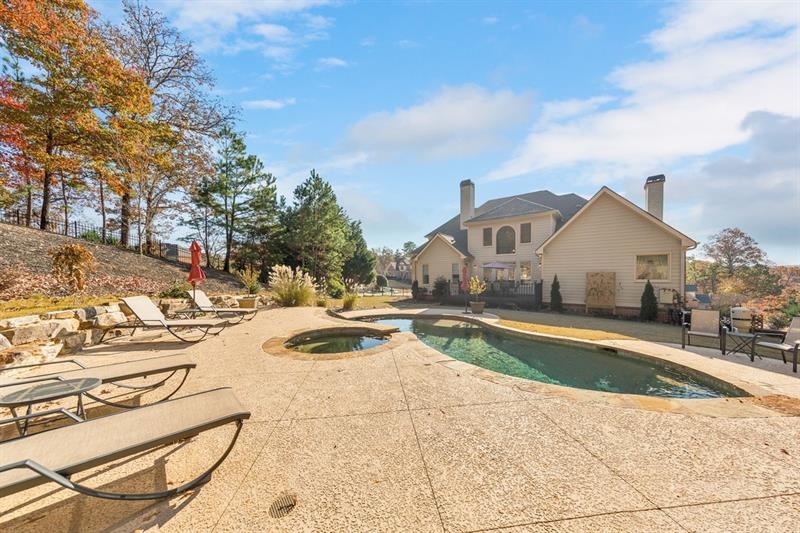 5024 Glen Forrest Dr, Flowery Branch, GA 30542 - photo 1