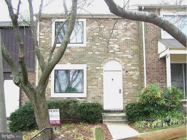 118 Hatenback Ct, Sterling, VA 20164 - photo 1