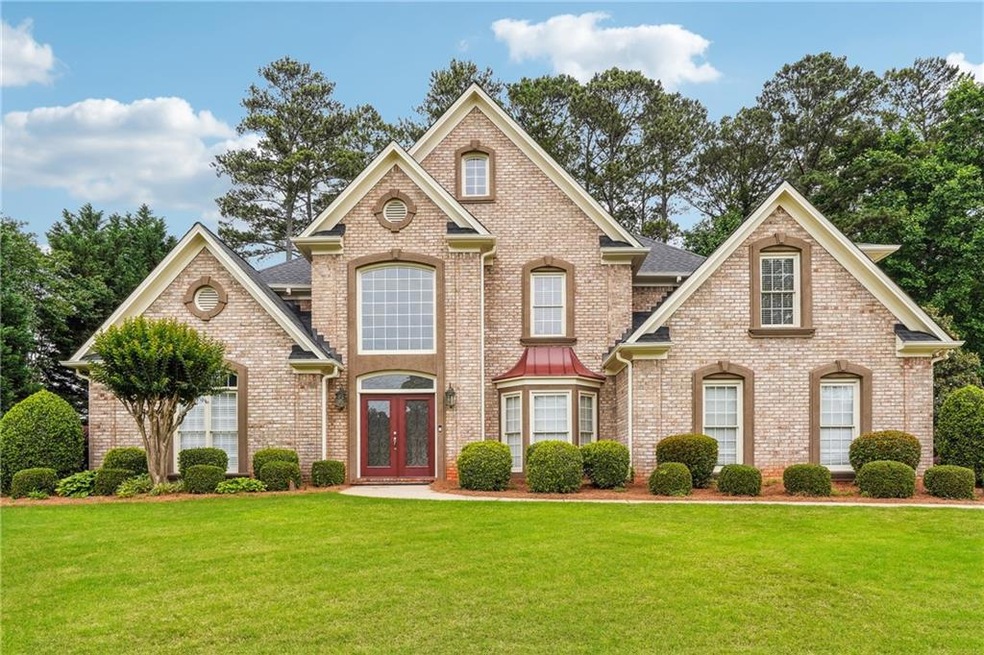 View of front property featuring a front yard
