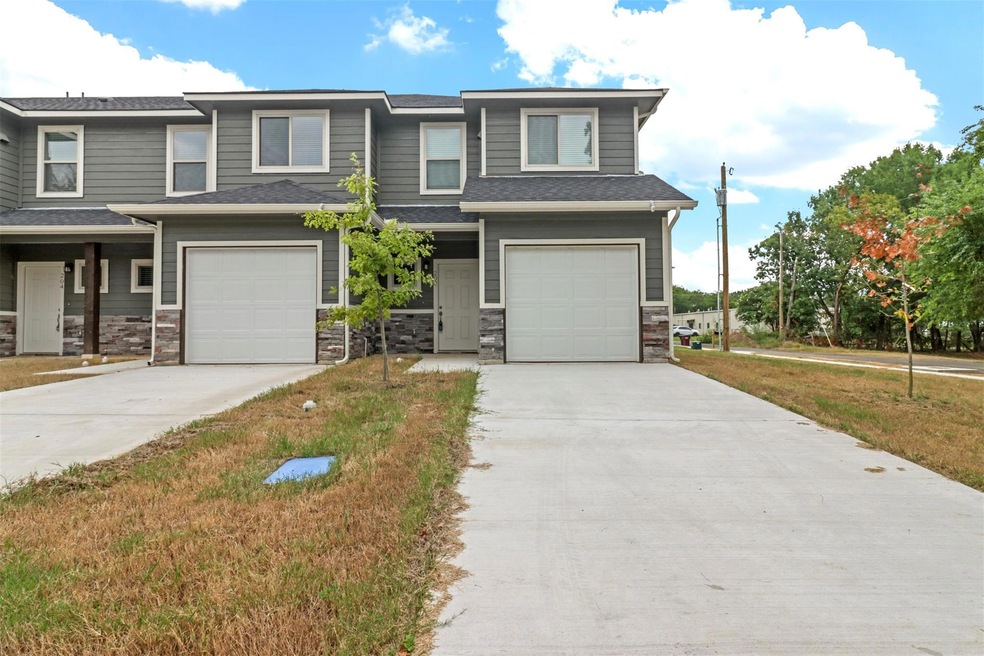 200 Henderson St, Bonham, TX 75418 - photo 1