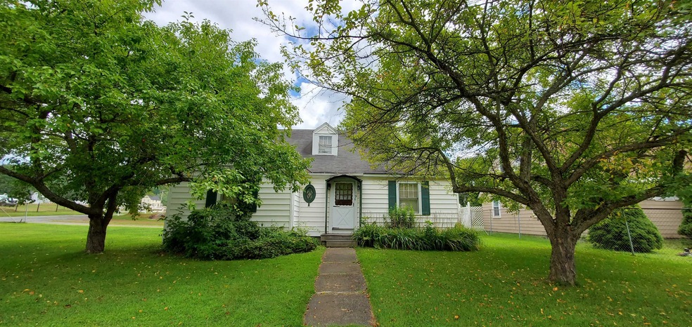 19 Union St, Saint Johnsbury, VT 05819 - photo 1