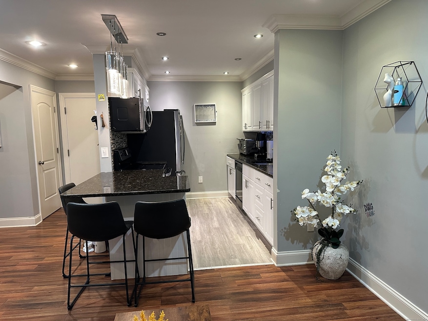 697 Cove Rd unit 1E, Stamford, CT 06902 - photo 1