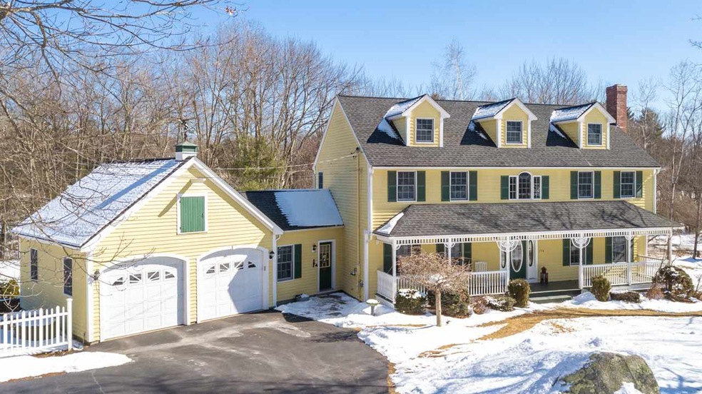 554 Mammoth Rd, Pelham, NH 03076 - photo 1