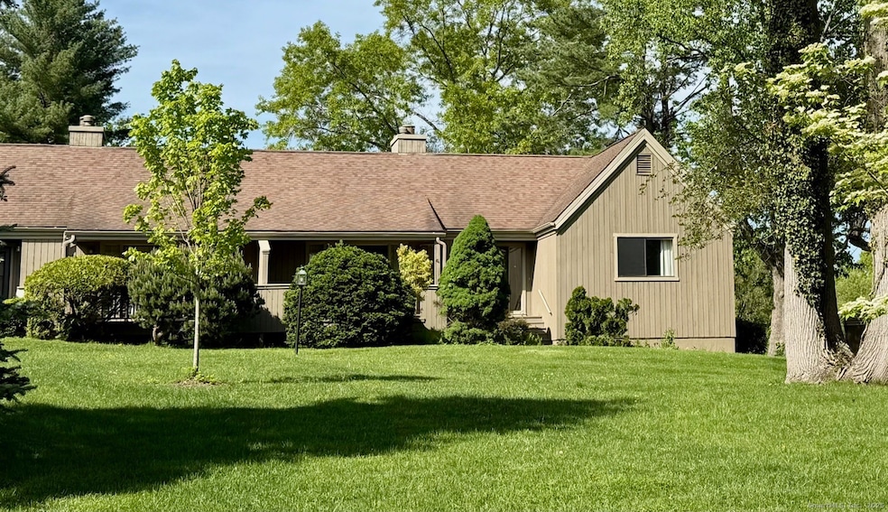 133 Bannock Ln unit A, Stratford, CT 06614 - photo 1