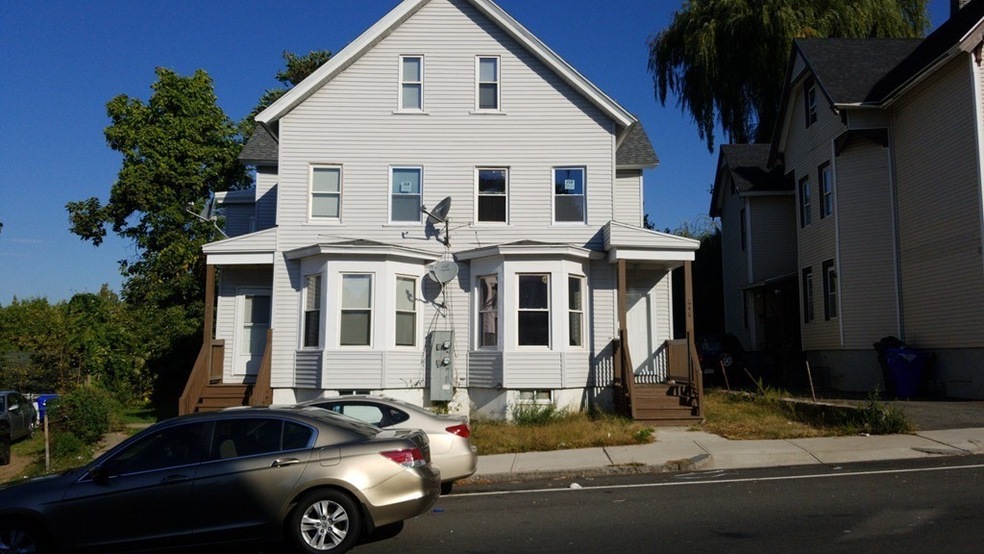 840 Worthington St unit 1, Springfield, MA 01105 - photo 1