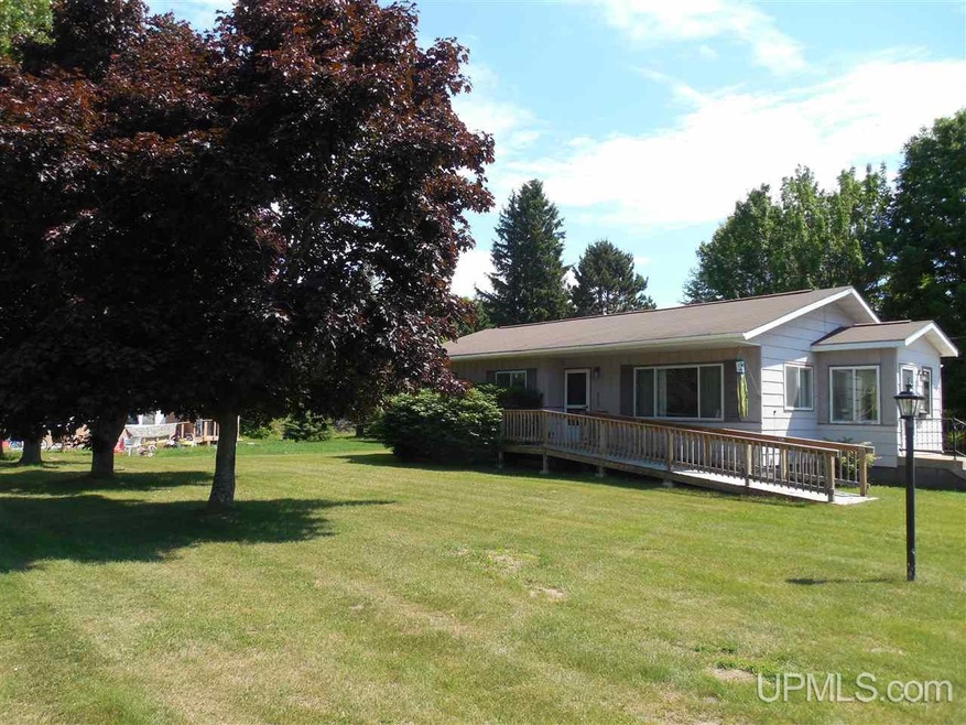 909 Rockland Rd, Ontonagon, MI 49953 - photo 1