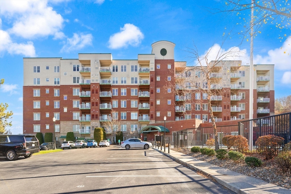 Ironwood on the Green at Ferncroft unit 506, Middleton, MA 01949 - photo 1