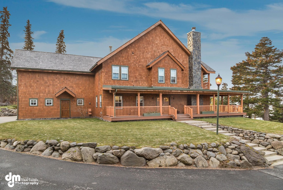 Exterior/ Front Entry